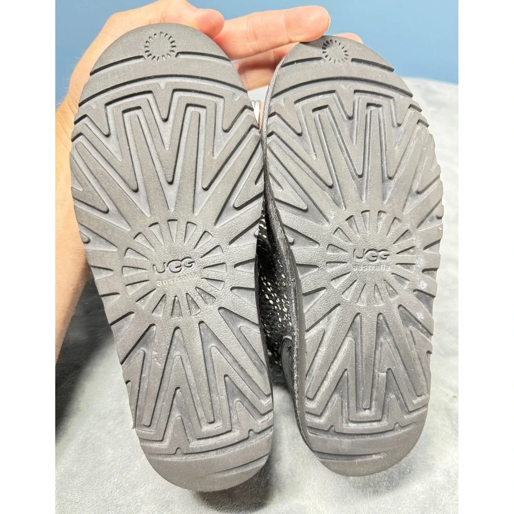 UGG title cardy